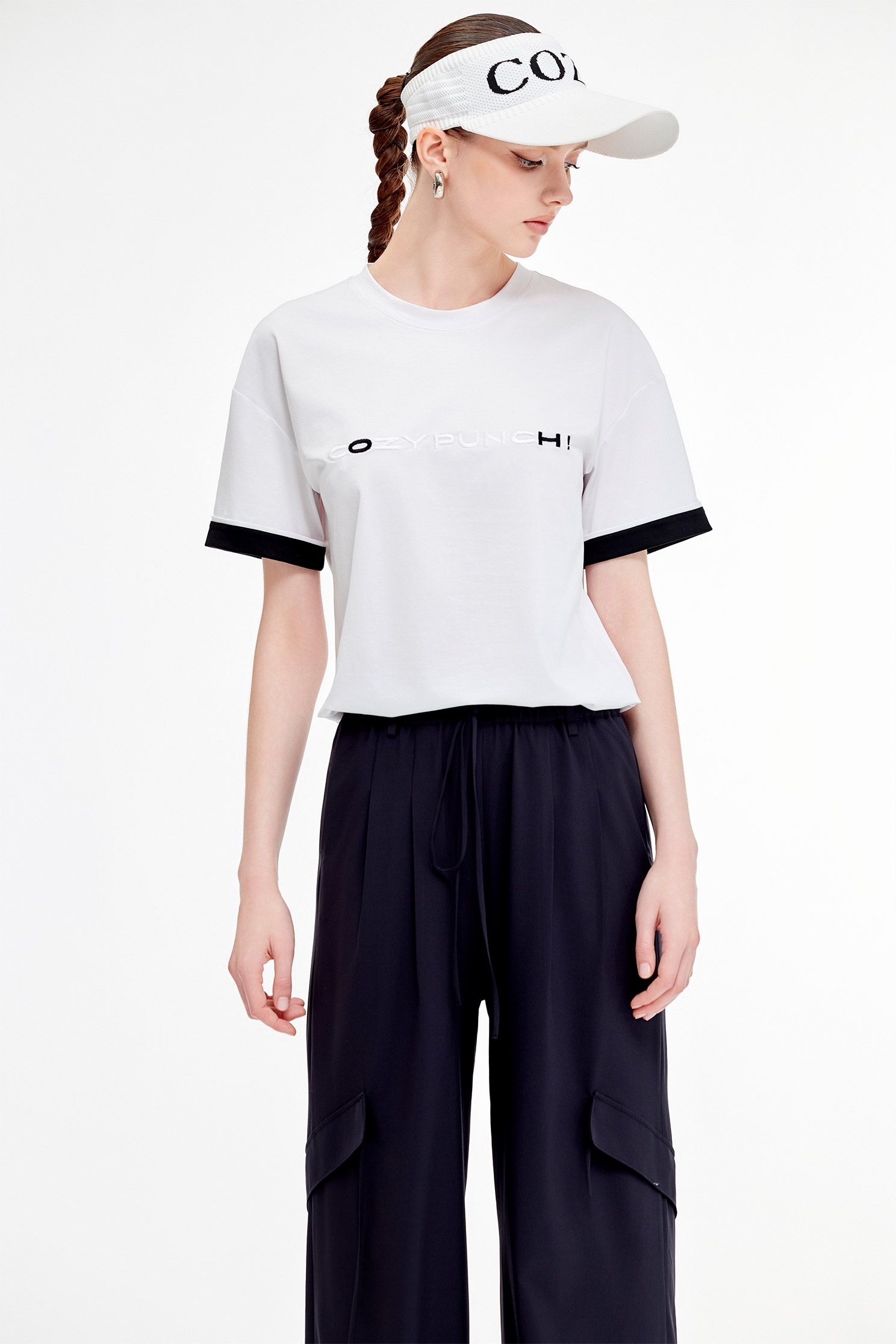 簡約刺繡LOGO上衣簡約刺繡LOGO上衣,INFINITE 黑白系列,T-Shirt,T恤,上衣,刺繡,春夏穿搭,純棉