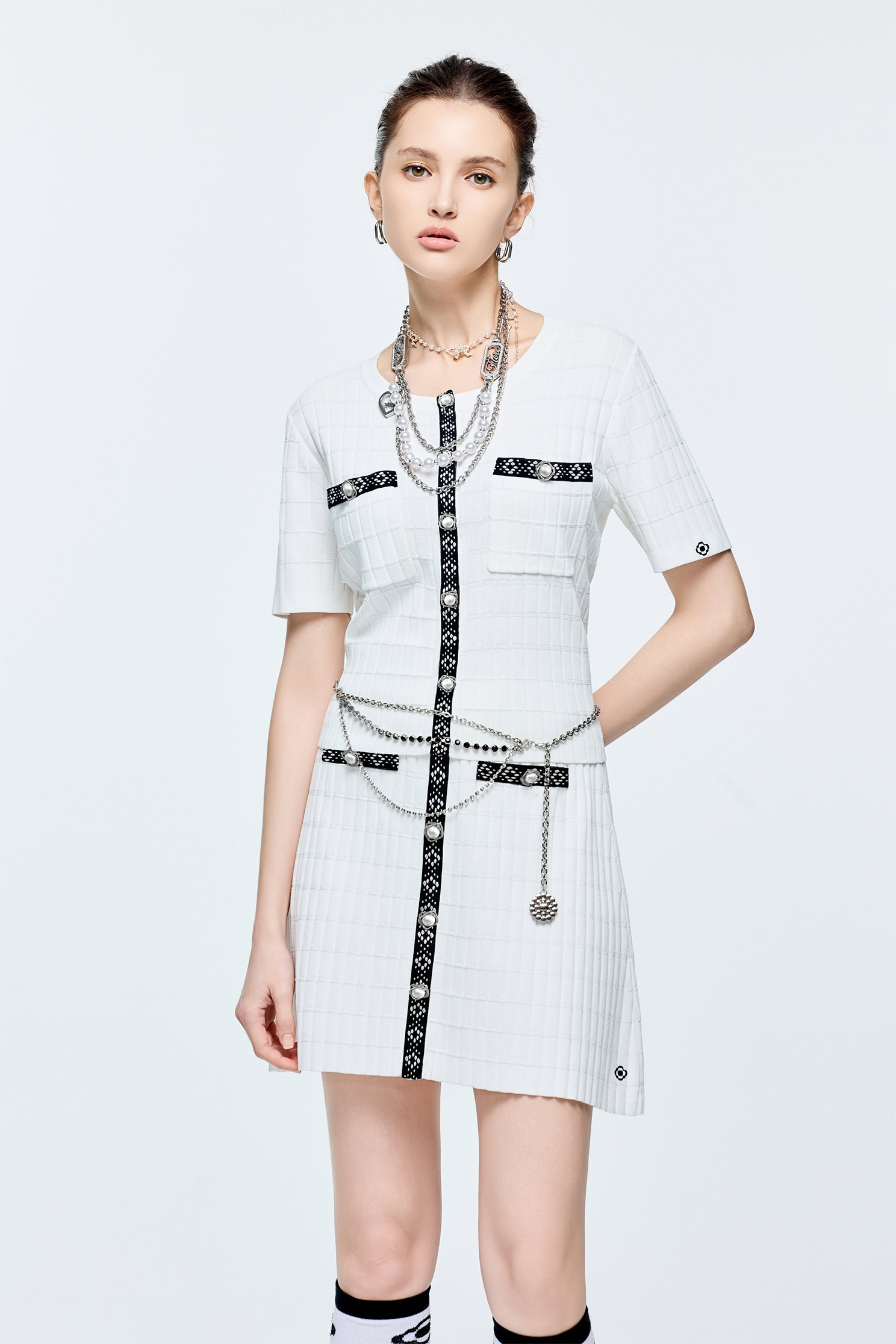 小香風光學白針織上衣小香風光學白針織上衣,上衣,小香風,格紋,秋冬穿搭,針織,針織上衣