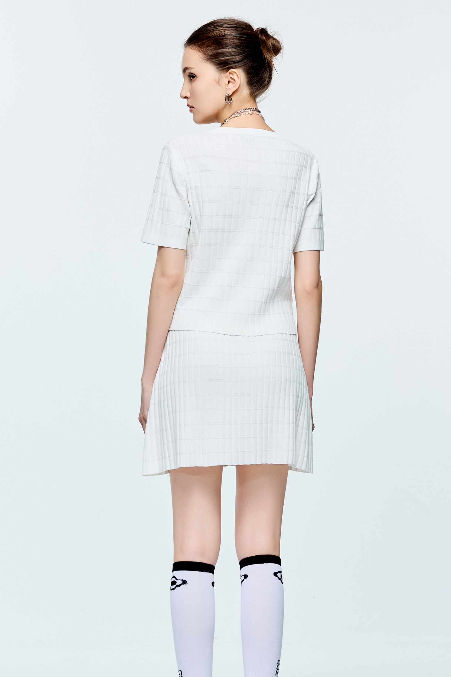 小香風光學白針織上衣小香風光學白針織上衣,上衣,小香風,格紋,秋冬穿搭,針織,針織上衣