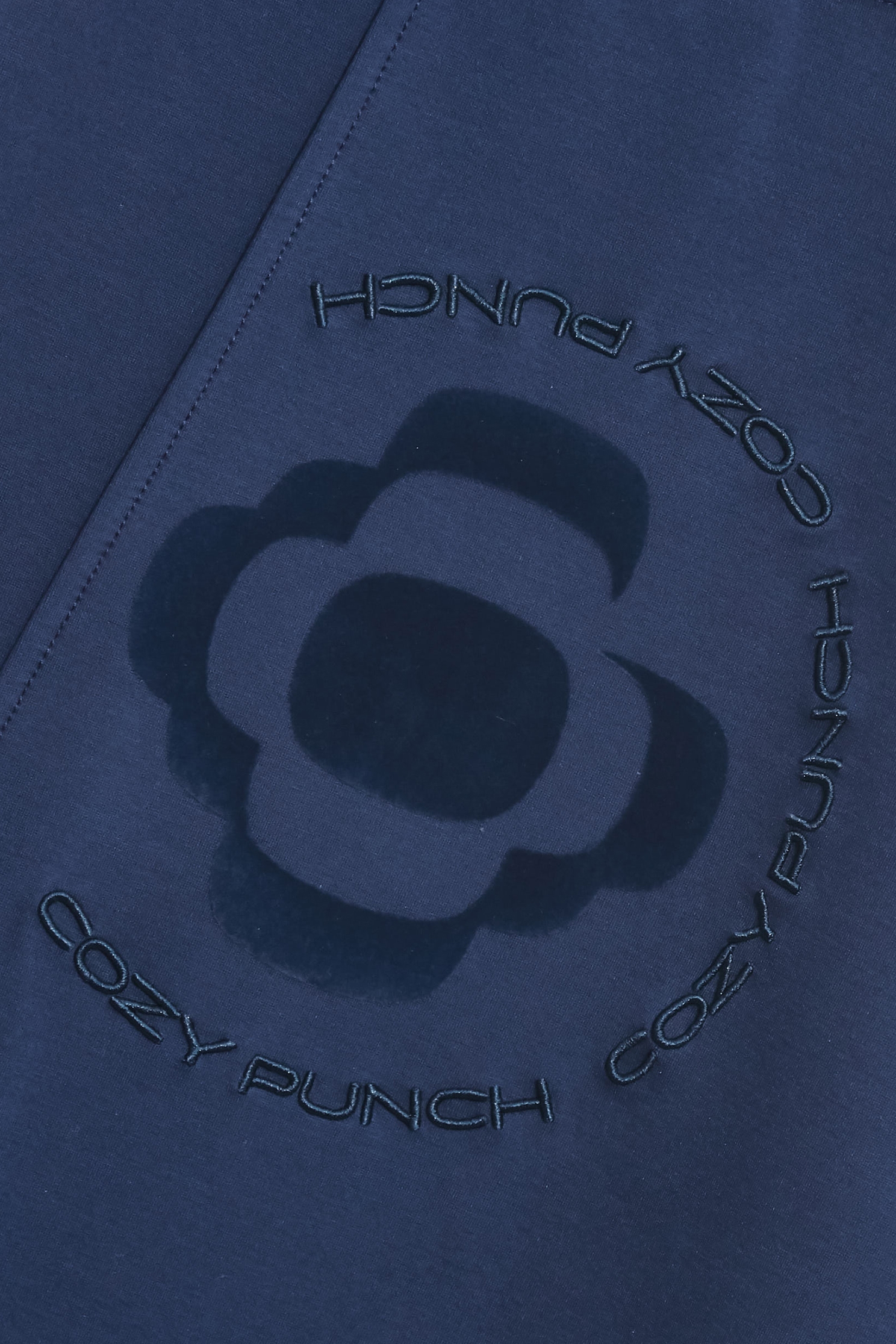 午夜藍色印花上衣午夜藍色印花上衣,PREMIERE 經典系列,上衣,刺繡,秋冬穿搭