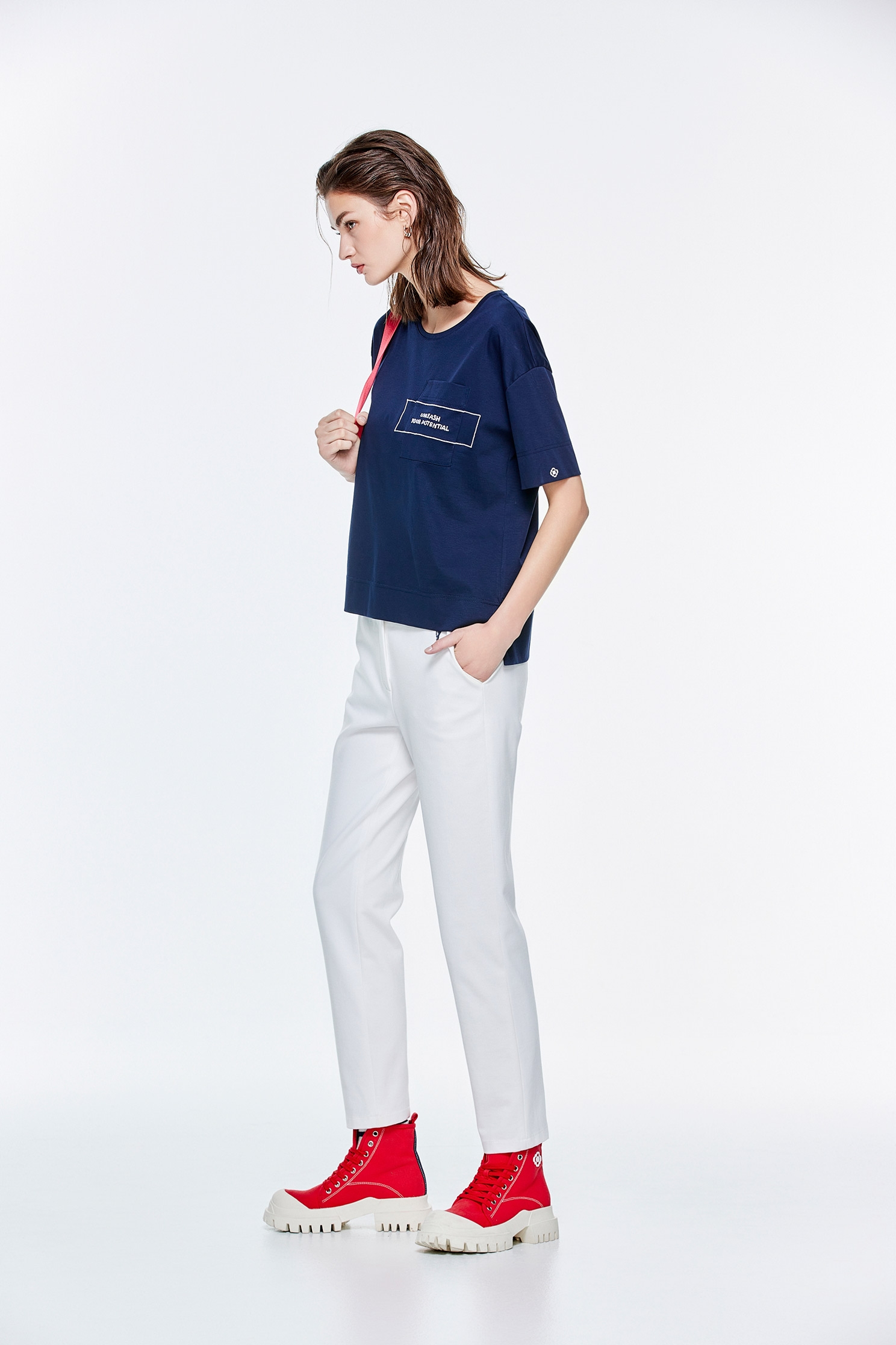 大西洋藍刺繡T恤上衣大西洋藍刺繡T恤上衣,PREMIERE 經典系列,T-Shirt,上衣,刺繡,秋冬穿搭,純棉,針織